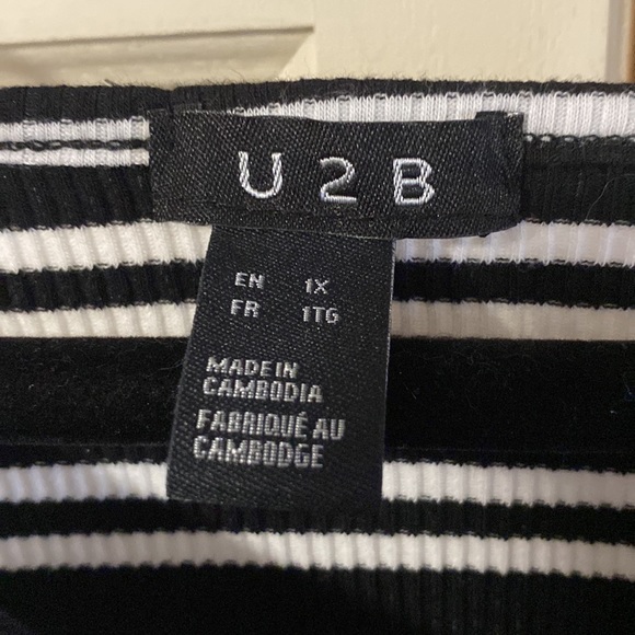 A Black and white striped tank top in 1X - Picture 3 of 3